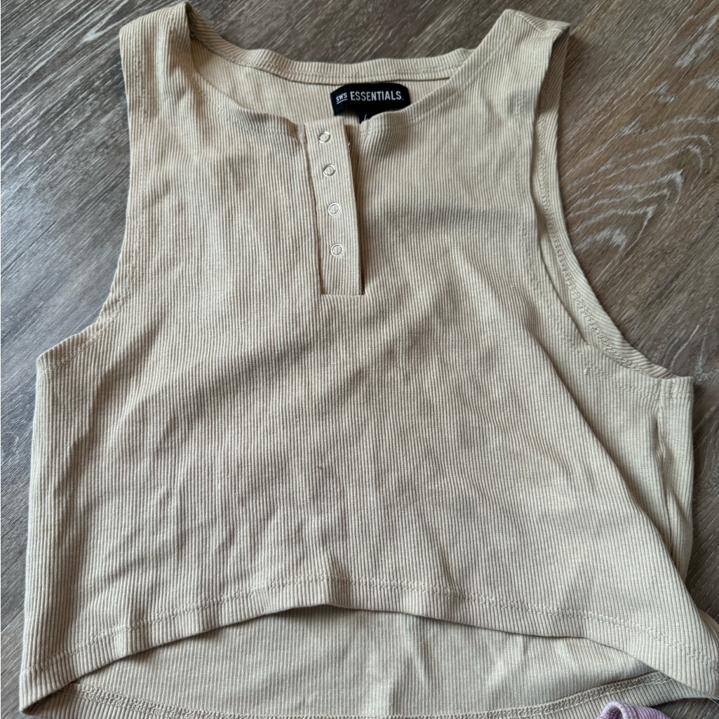 Essentials Tank!